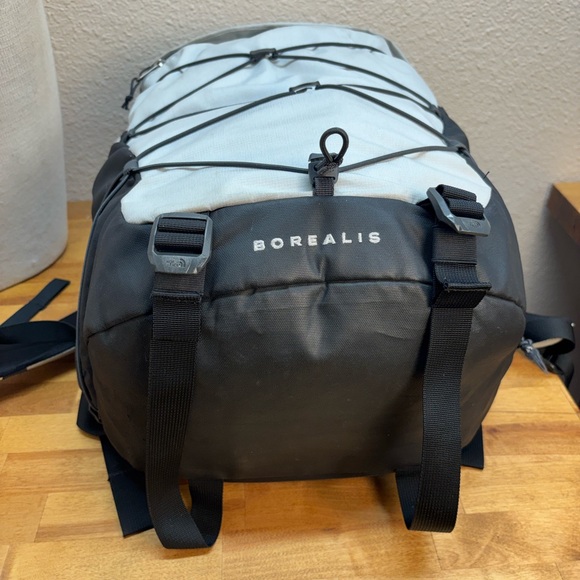 The North Face Borealis Backpack FlexVent 27/28L White Dune Black School Travel - Picture 3 of 13